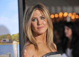 Jennifer Aniston, imagini rare din escapada romantică alături de Jim Curtis. Actrița a atras toate privirile în costum de baie