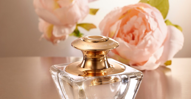 AVON inovează și lansează TTA Eternal, primul parfum pe bază de gel din România 