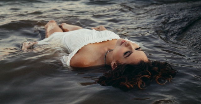 Trucuri pentru o piele stralucitoare. Cinci idei pe care sa le incerci acasa!