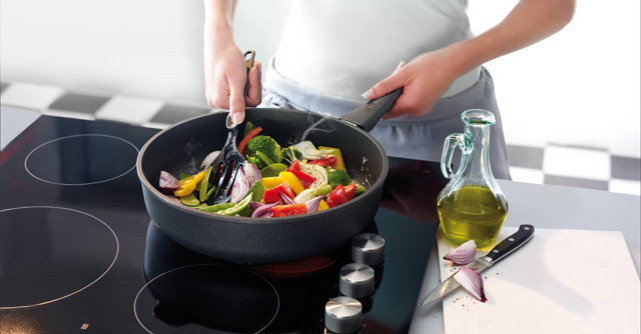 Cum sa scapi de petele de arsura de pe vasele de gatit