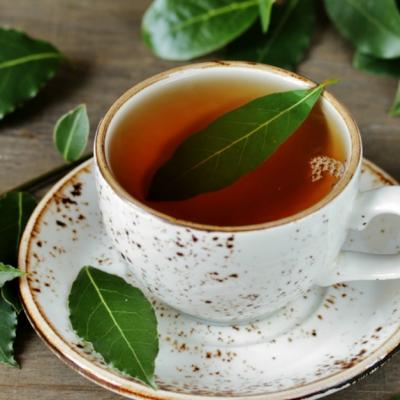 Ceaiul de frunze de dafin: Beneficii pentru sanatate