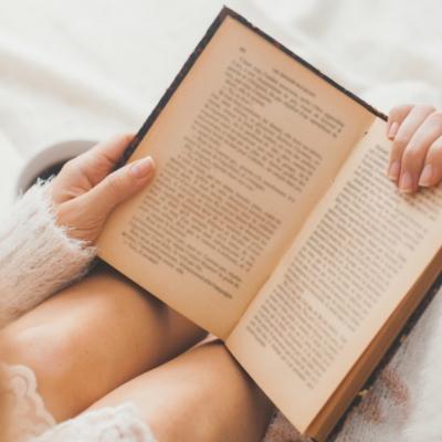 4 carti recomandate de psihologi pentru a tine in frau anxietatea si stresul