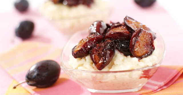 Mâncare de prune uscate cu orez. Este pur şi simplu delicioasă