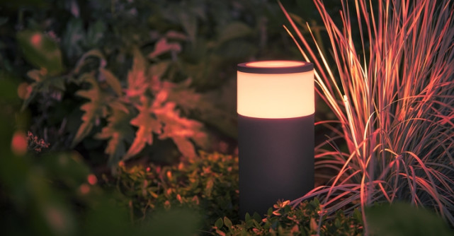 Controlați ambianța în aer liber și în interior cu noile produse și funcții Philips Hue 