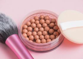 Cum să folosești bronzer-ul pentru a avea un look natural și fresh în această vară