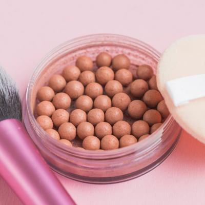 Cum să folosești bronzer-ul pentru a avea un look natural și fresh în această vară