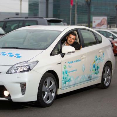 Toyota sprijina initiativele romanilor care schimba lumea: Taxi Gratis va circula in luna noiembrie cu hibride Toyota