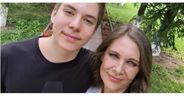 11 ani de la accidentul aviatic. Romanița Iovan și fiul său, Albert, omagiu anual pentru Adrian Iovan: Eroul meu întotdeauna!