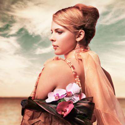 Laura Cosoi si Kristen Stewart vin cu Stirile zilei