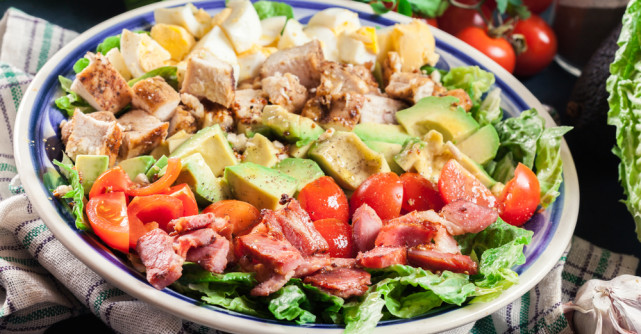 10 rețete internaționale de salată îndrăgite de români