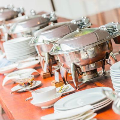 Vasele care mentin mancarea calda pentru mese de sarbatori depline