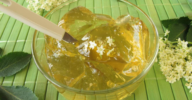 Rețetă de dulceață din flori de soc care aduce gust proaspăt și parfum delicat în fiecare borcan