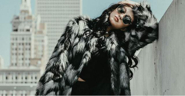 Jachete de blană artificială eco-friendly numai bune de purtat la toamnă