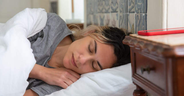 5 obiceiuri care te ajută să slăbești în timp ce dormi