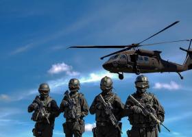 O femeie din Ucraina a sfidat un soldat rus! Ucraineanca i-a dat semin'e de floarea soarelui pentru un motiv sfâșietor