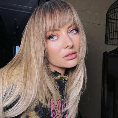 Delia, moment de panică în vacanță: S-a urcat într-un copac de frica unor câini