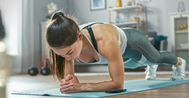 5 canale de YouTube cu antrenamente online pe care le poti face acasa