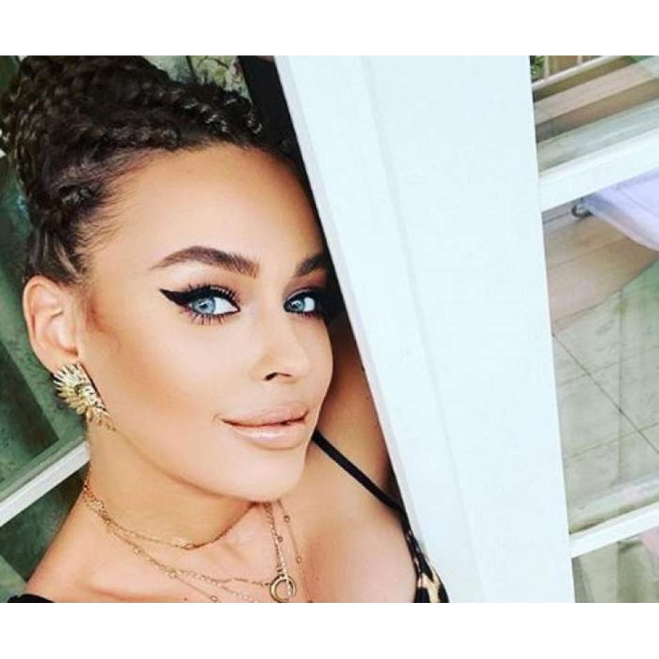 După ce Connect-R a recunoscut public că a înșelat-o pe Misha,frumoasa artistă a dezvăluit că se confruntă cu stări de anxietate