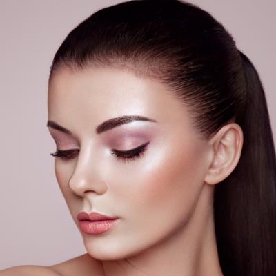 5 iluminatoare care te vor face să strălucești vara aceasta