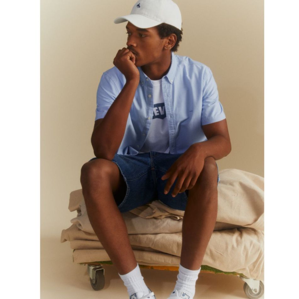 Articolele esențiale de vară Levi’s devin mai sofisticate cu materiale mai ușoare