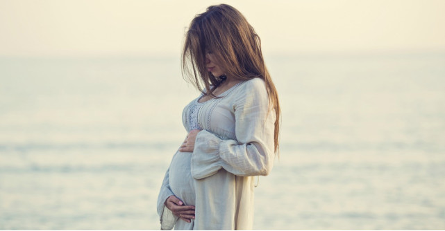 Fuste pentru gravide usor de combinat in multe tinute