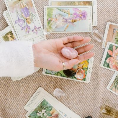 Tarot zilnic: Cine se împotrivește relației voastre?