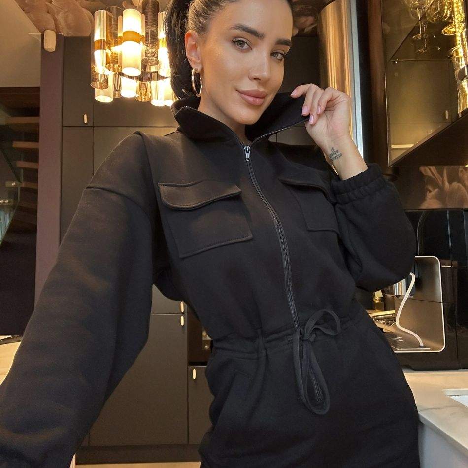 Adelina Pestrițu sărbătorește Nunta de Lemn cu o ședință foto inedită. Imagini spectaculoase cu tabloul de familie