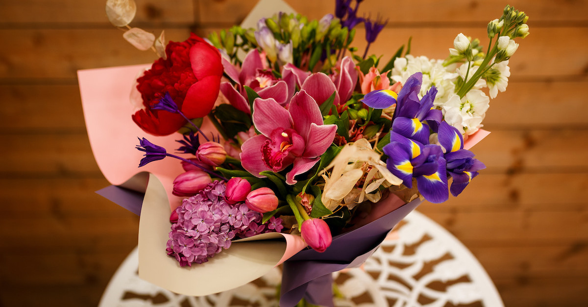 Poza 4 din 6 baiatul cu flori