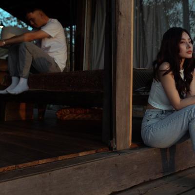 Dragă Alma, de aproape doi ani încerc să îl iert că m-a înșelat. Simt că orice ar face, nu mai pot avea încredere în el