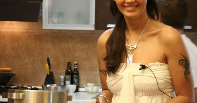 Madalina Ghenea si Oana Zavoranu vin cu Stirile zilei