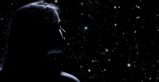 Vei fi cu adevărat fericită în momentul în care nu vei mai trăi în trecut sau pentru viitor