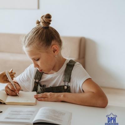 60% dintre cadrele didactice folosesc materiale alternative în completarea programei școlare