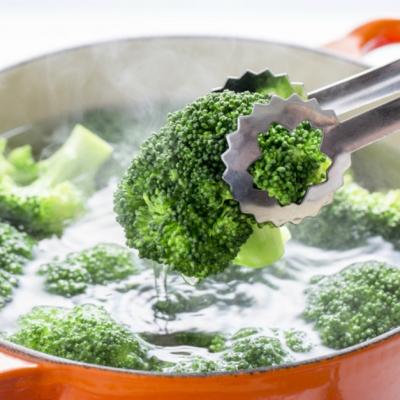 Cum ar trebui să gătim alimentele ca să rămână sănătoase