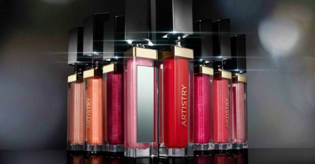 Buze perfecte 3D: Amway prezinta colectia de luciuri de buze Artistry Signature Color Light Up Lip Gloss 