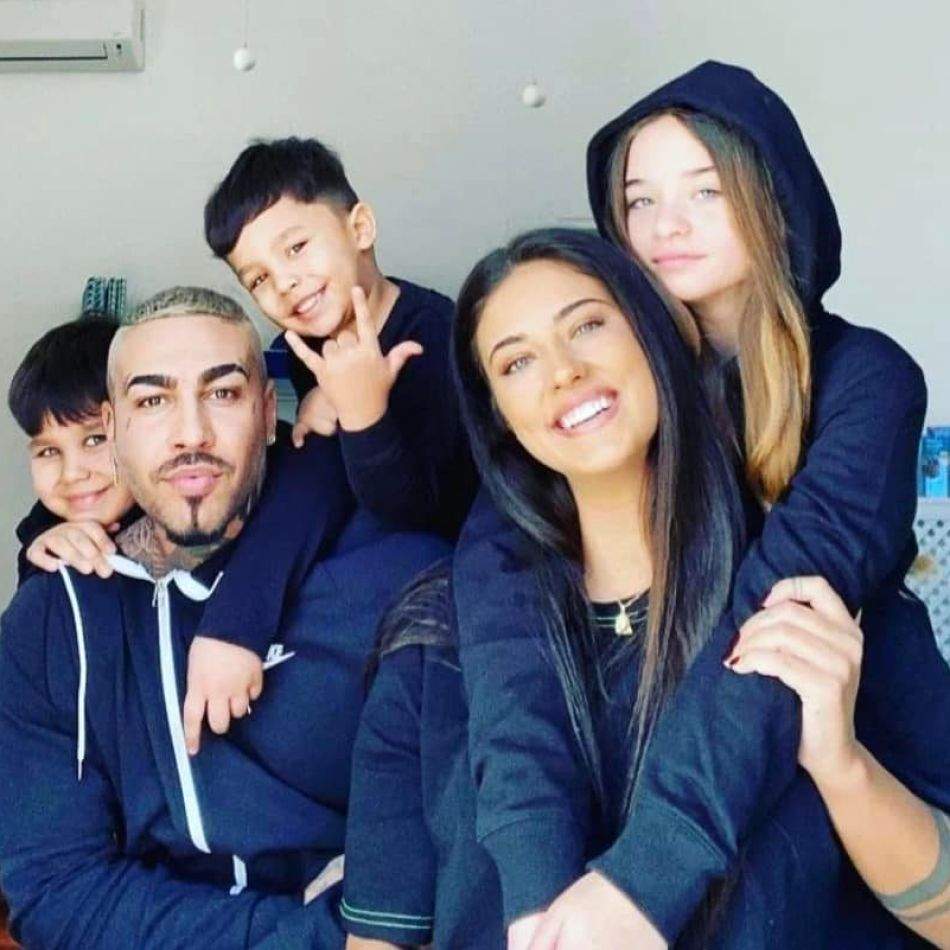 Antonia și Alex Velea, criticați pentru felul în care și-au îmbrăcat băieții în prima zi de școală 