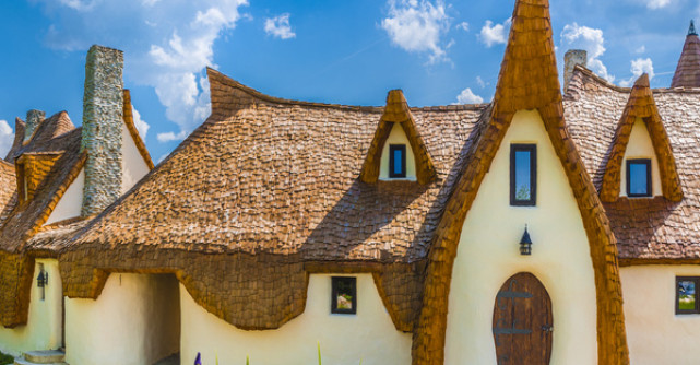 Locuri de poveste din România: castele, muzee și cascade pe care să le vizitezi în această toamnă