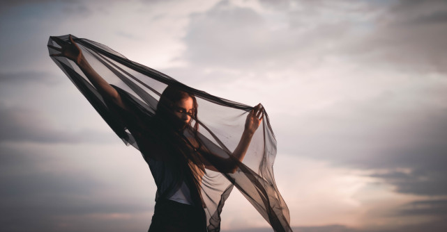 Nu te mai dispretui. Invata sa te iubesti pentru ca ai trecut prin atatea