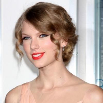 Video: Taylor Swift lanseaza Long Live