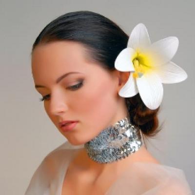 Accesoriile pentru par, un plus de feminitate in luna femeii