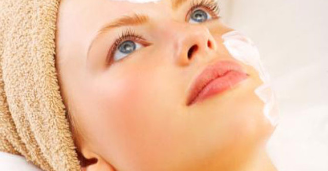 Scapa de CEARCANE: Produse pe baza de plante pentru pungile de sub ochi