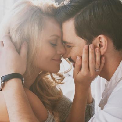 7 Lucruri pe care un bărbat le face doar dacă simte că ești sufletul lui pereche