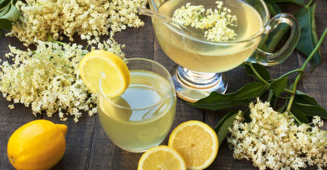 Sirop de soc cu miere: susține hidratarea și aportul de antioxidanți în sezonul cald