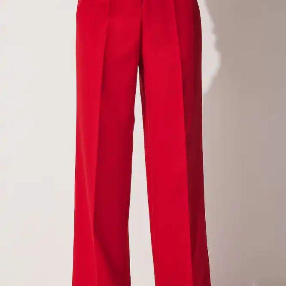 Talia înaltă revine: 20 de perechi de pantaloni pentru 2024 