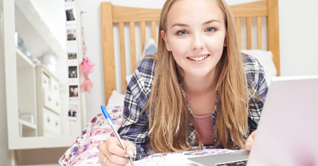 Tot ce ai nevoie să știi despre menstruație dacă ești adolescentă