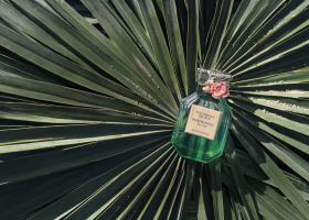 Parfumul perfect al verii tale este noul Bombshell Escape de la Victoria’s Secret