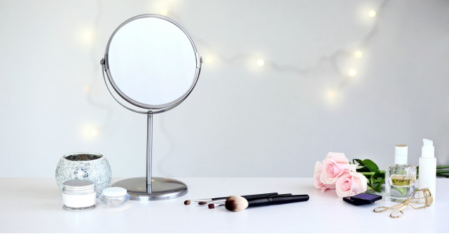 Oglinda, oglinjoara: ce oglinda cosmetica sa alegi pentru coltul tau de infrumusetare
