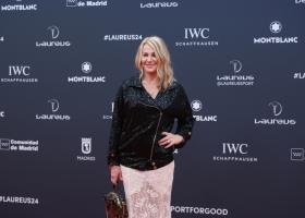 Nadia Comăneci, apariție spectaculoasă la Paris Fashion Week. Zeița de la Montreal a strălucit pe podium 