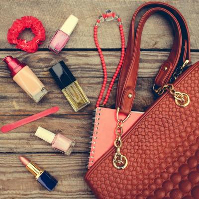 Ce cosmetice port mereu in geanta