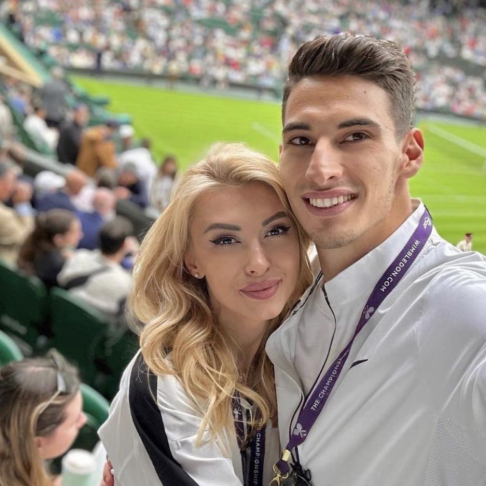 Andreea Bălan, noi imagini alături de Victor Cornea! Artista radiază de fericire în brațele jucătorului de tenis