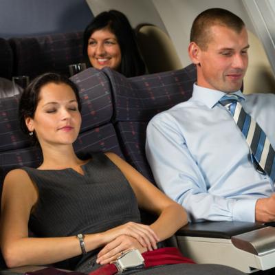 A inceput sa stranute in avion. Ce a urmat apoi? INCREDIBIL